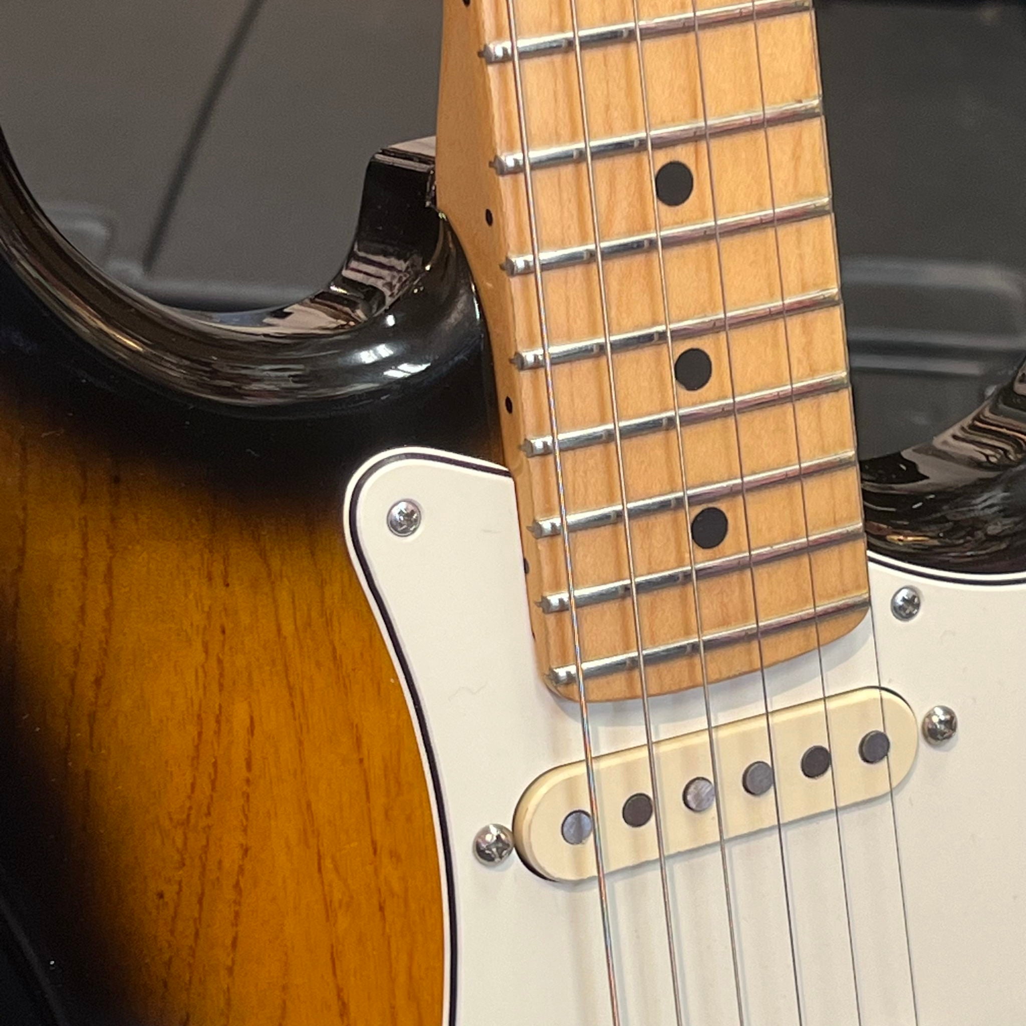 American Standard Stratocaster (1993) Maple Fingerboard 2-Color Sunburst