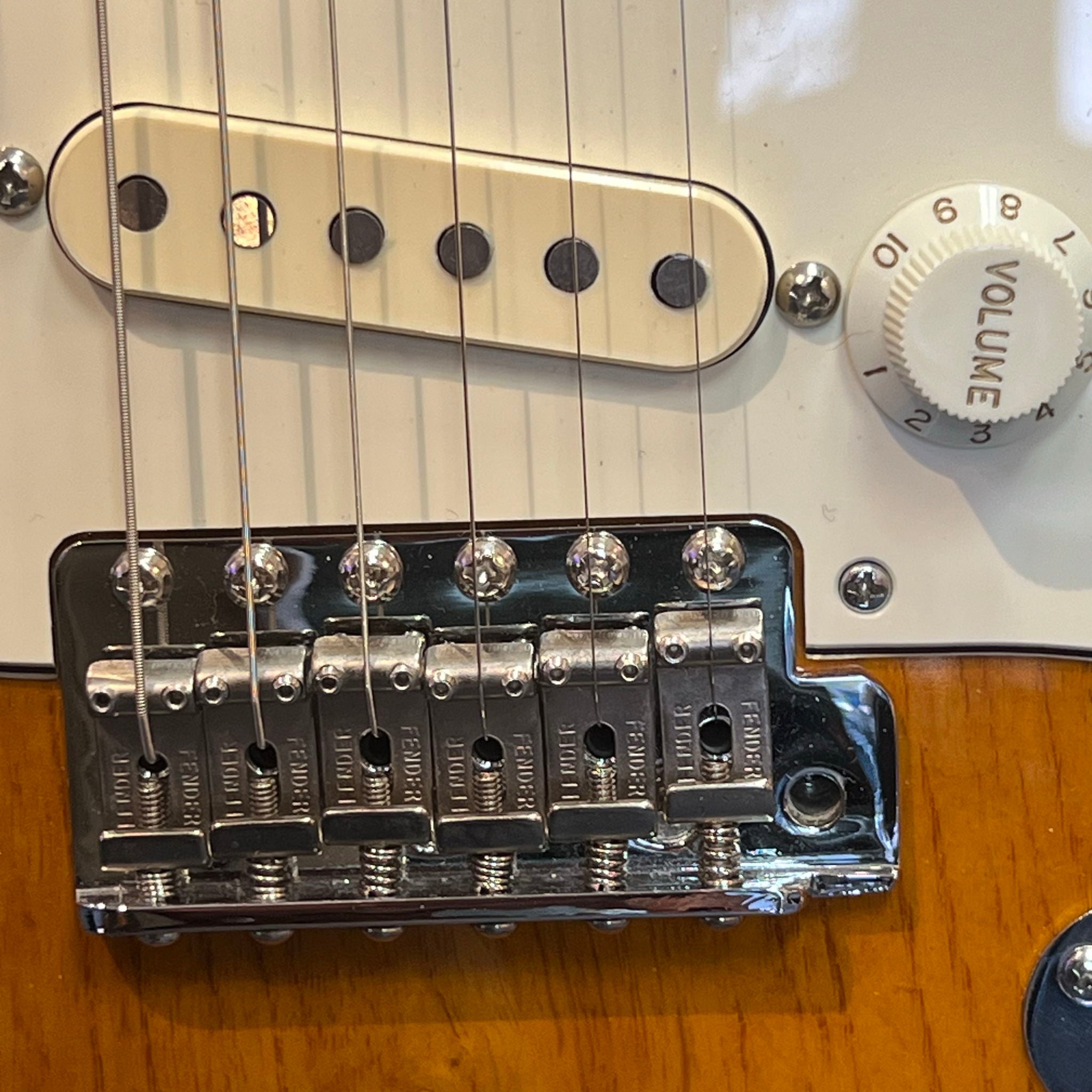 American Standard Stratocaster (1993) Maple Fingerboard 2-Color Sunburst