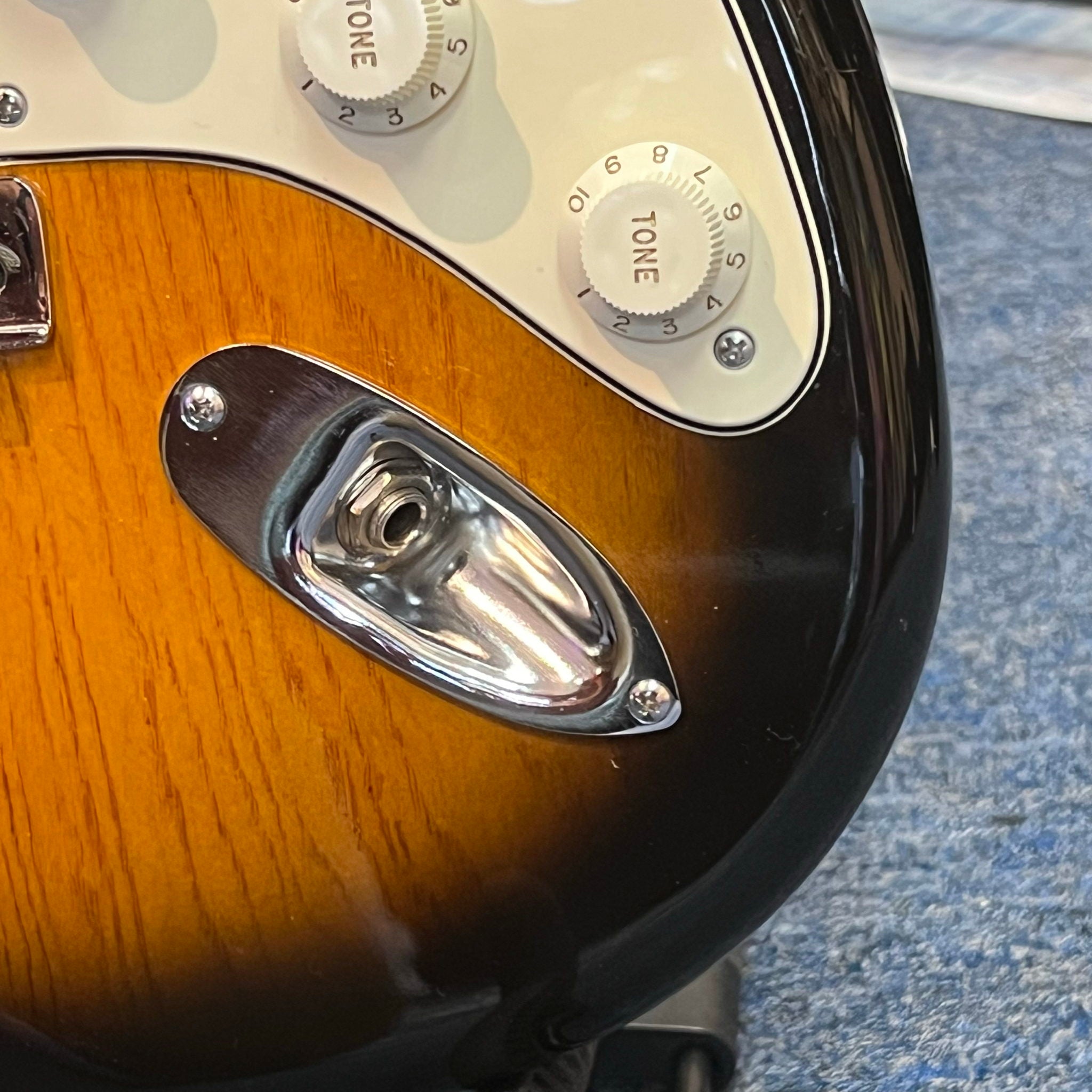 American Standard Stratocaster (1993) Maple Fingerboard 2-Color Sunburst