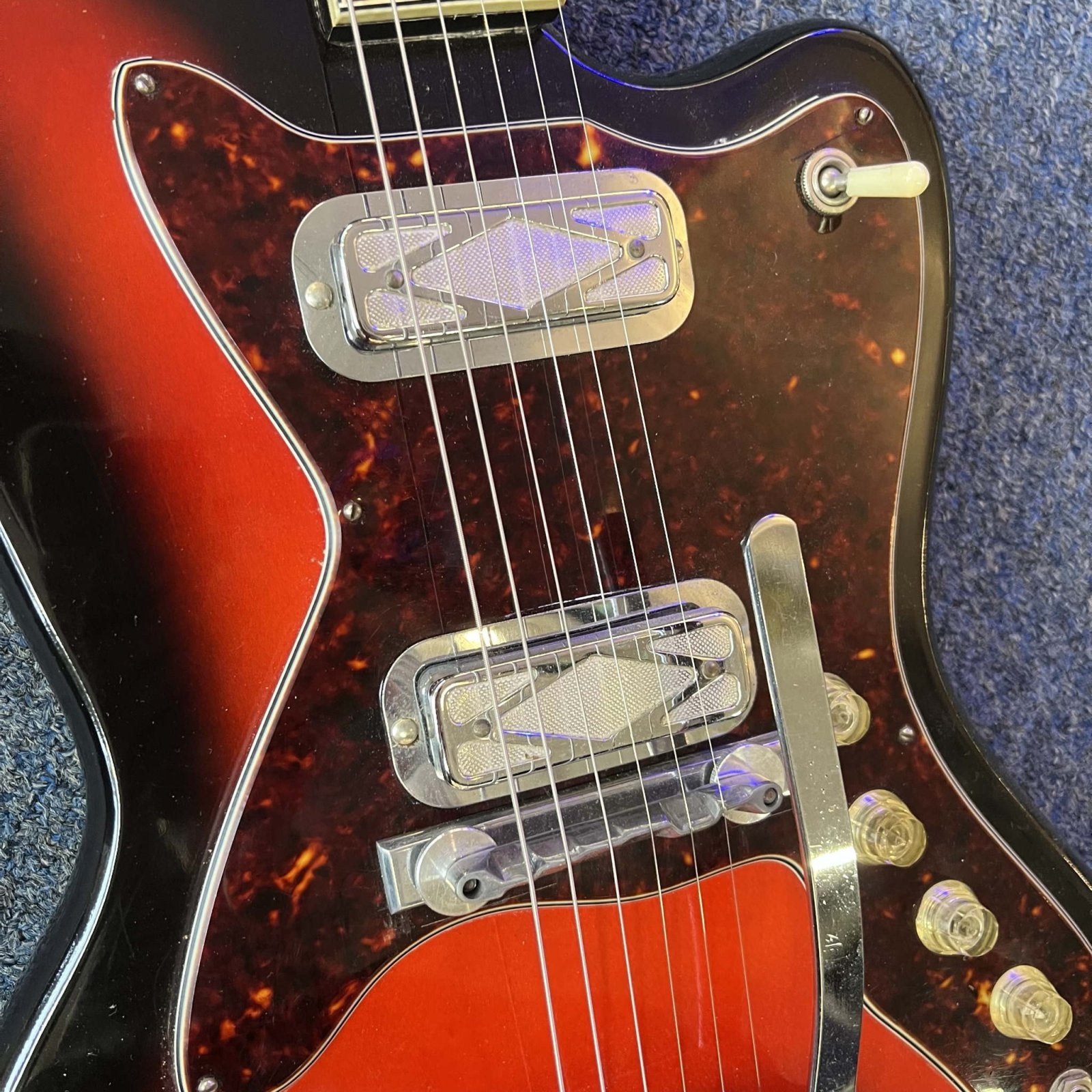 Silvertone 1478 Silhouette Electric Guitar 1960s Sunburst  w/case (used)