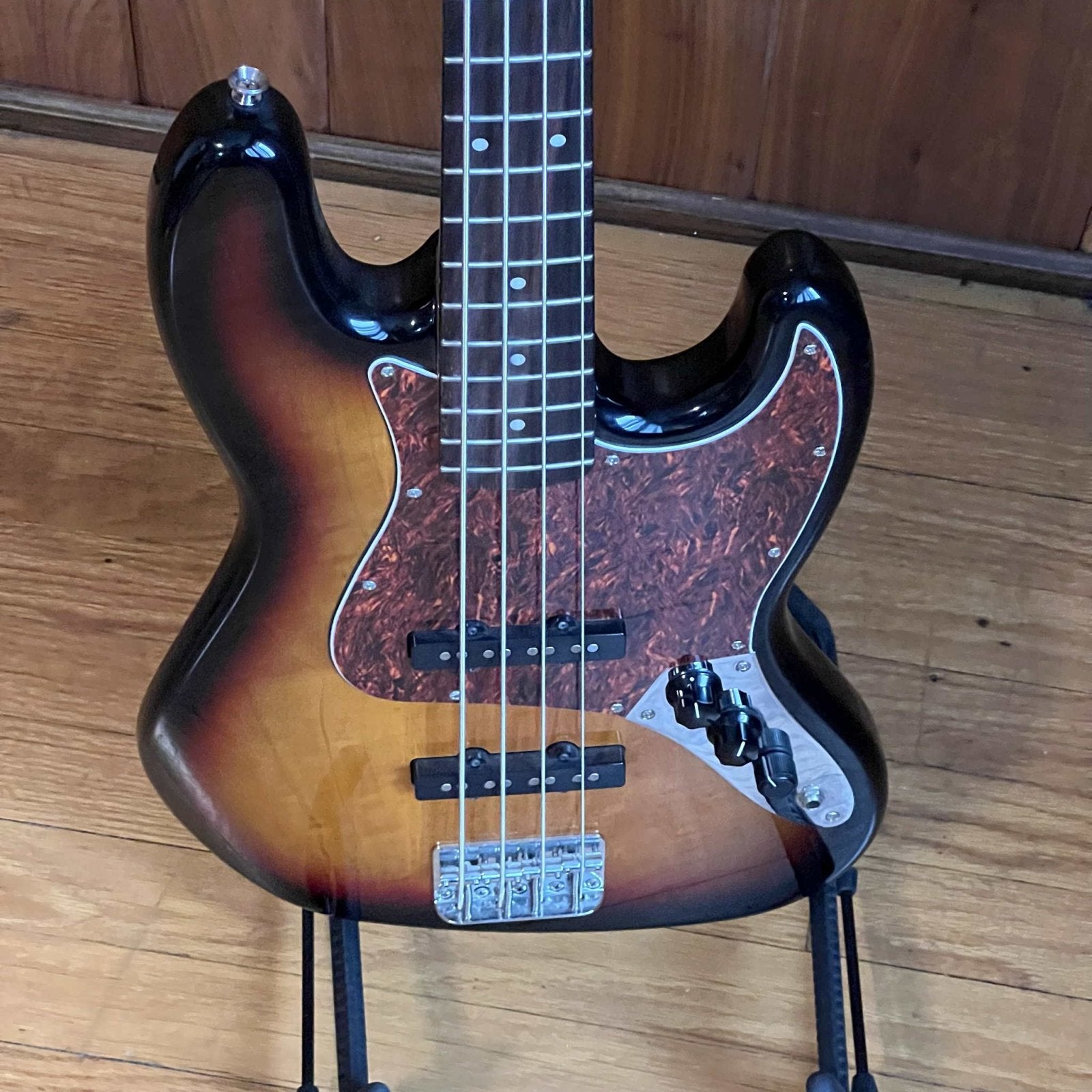 Squier Classic Vibe '60s Jazz Bass Laurel FB 3-Color Sunburst Used