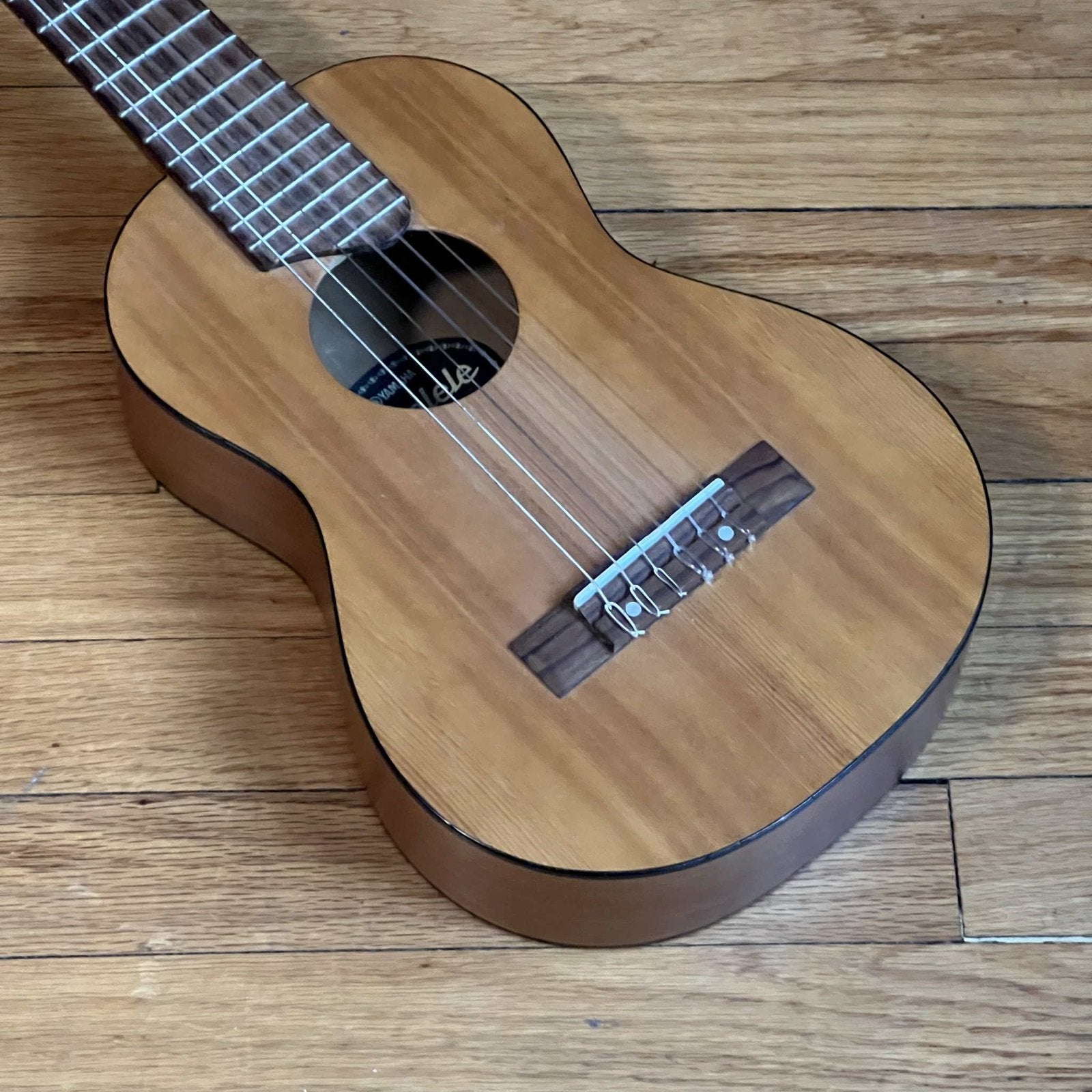 Yamaha Guitarlele 6-string ukulele used