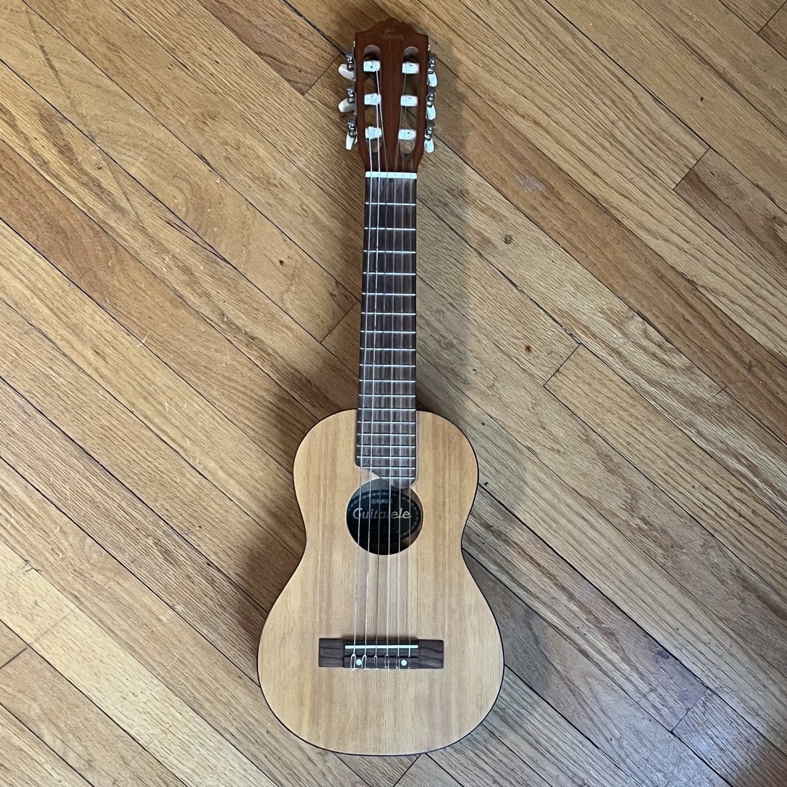 Yamaha Guitarlele 6-string ukulele used